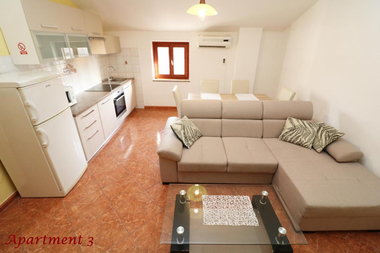 Old Town Rooms And Apartment Poreč Exteriör bild